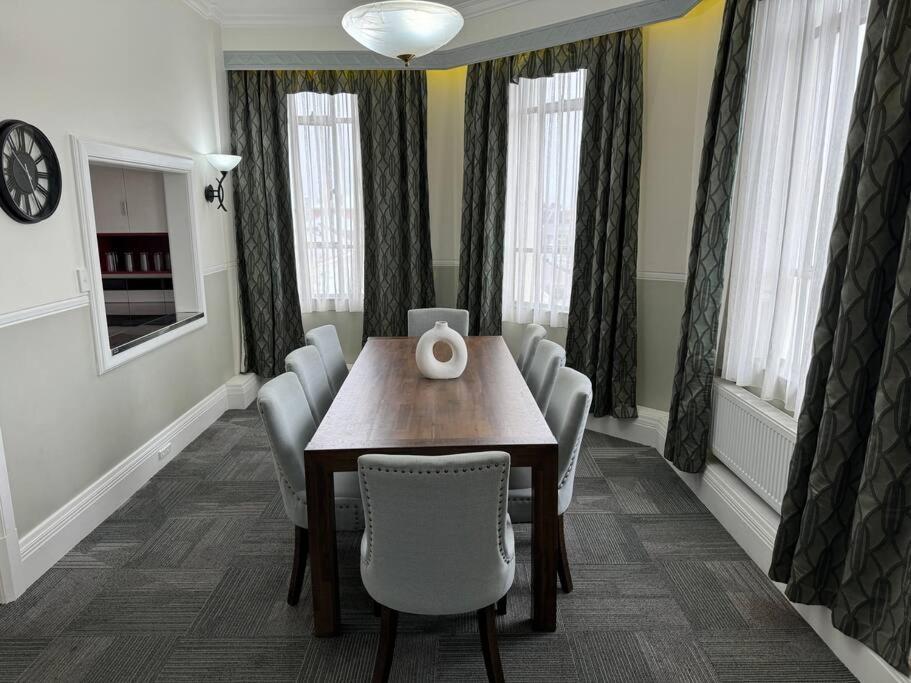 4 Large Bedroom Apartment In The City 哈士汀 外观 照片